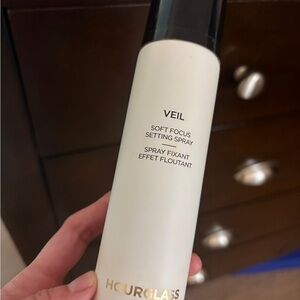 Hourglass Veil Soft Focus Setting Spray - White